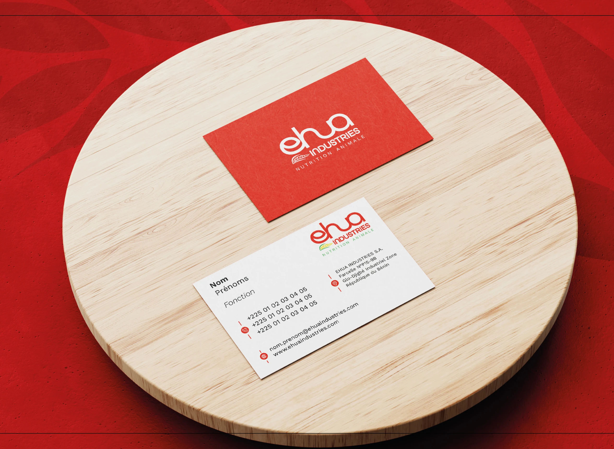Véhicule Ehua Industries : signature rouge et blanche